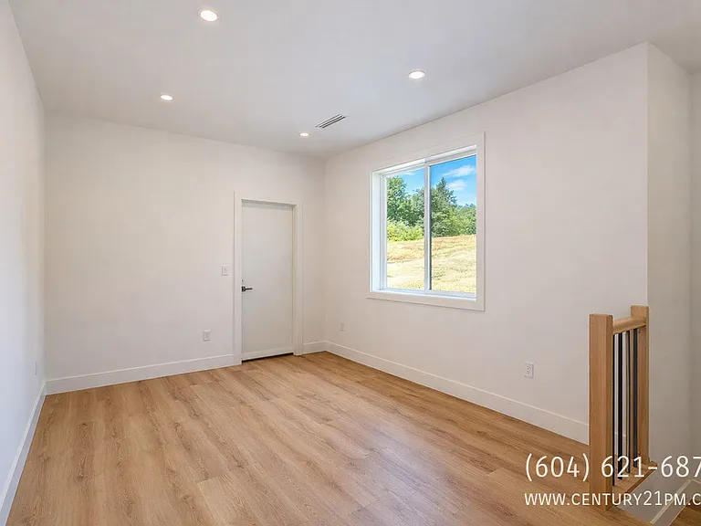 34165 Hartman Ave #UPPER — Photo 6