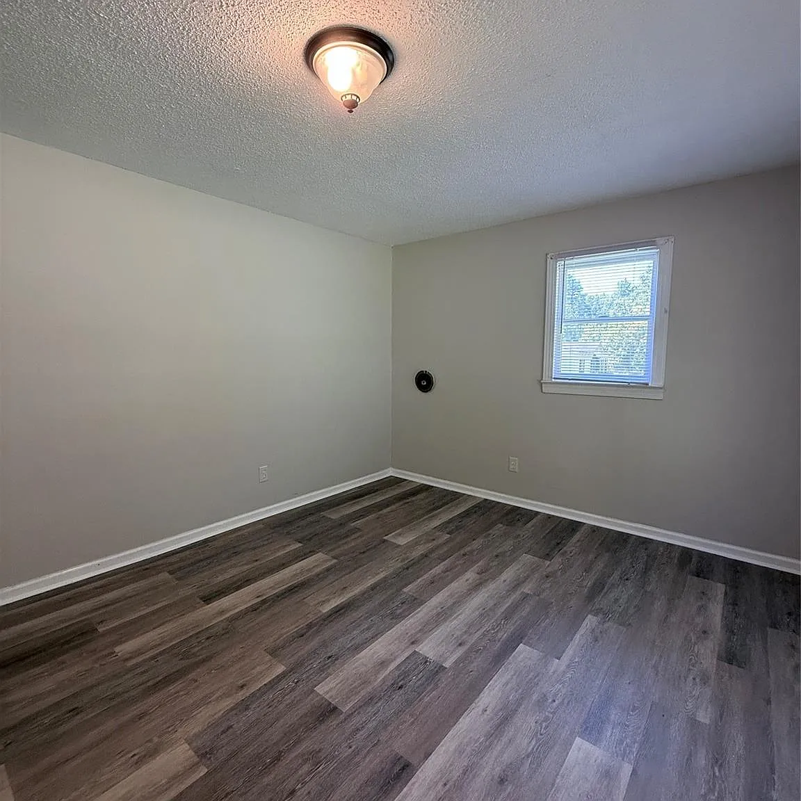 3 bed, 1.0 bath, $1,300 — Photo 2