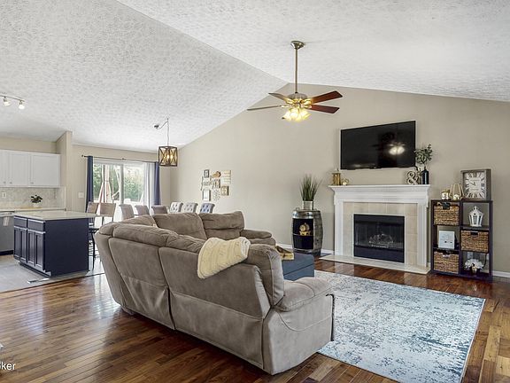 2nd image of 3912 Orchard Lake Dr