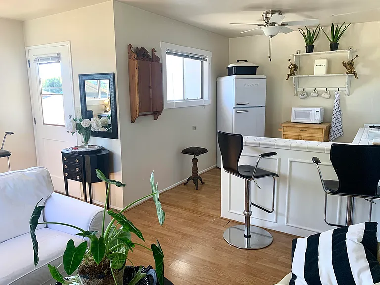2528 De La Vina St — Photo 16