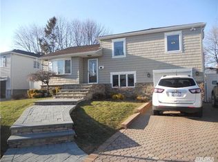 121 Jefferson Rd, Farmingdale, NY 11735