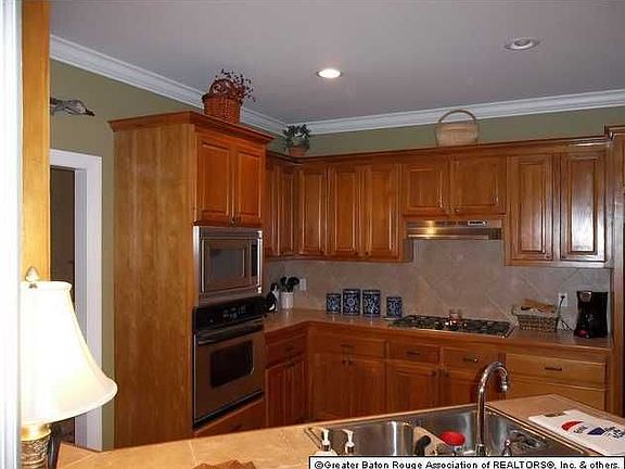 5th image of 364 E Brusly Oaks Dr
