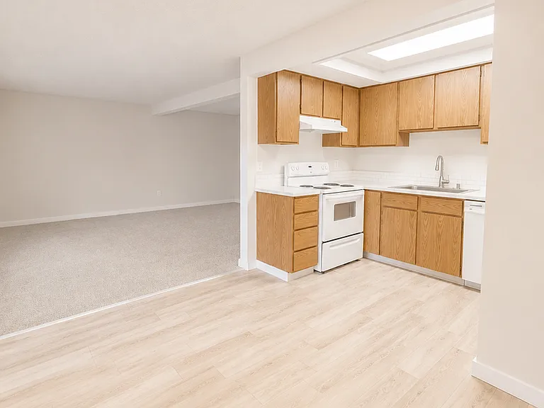 Edmonds Crest Apartments — Photo 16