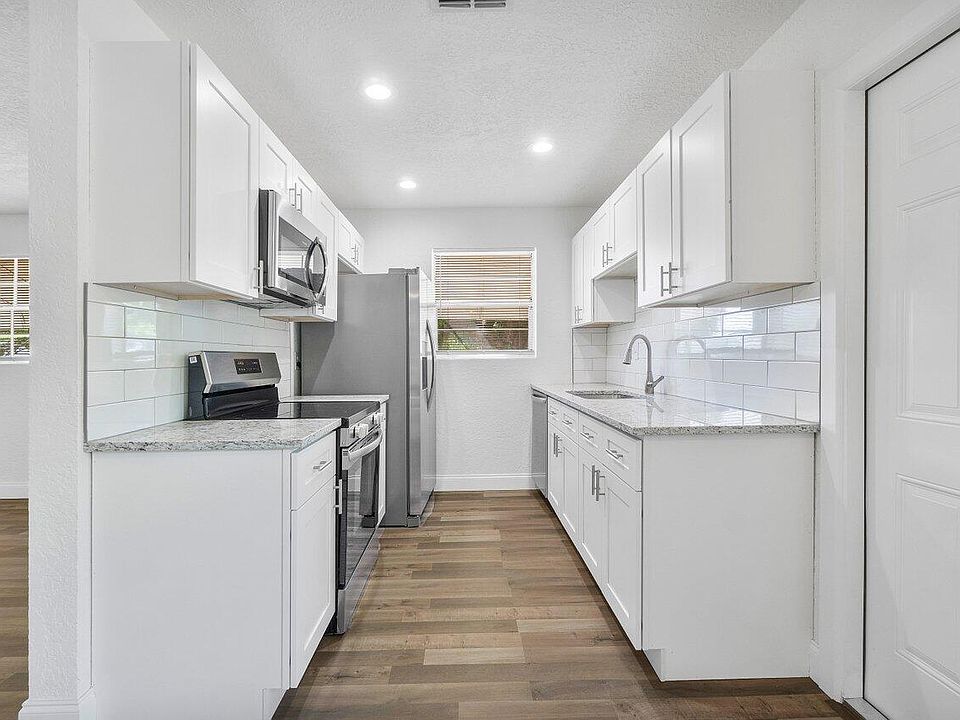1st image of 715 W Jasmine Drive