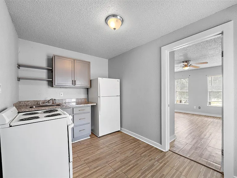 3116 Avenue L #8 — Photo 3