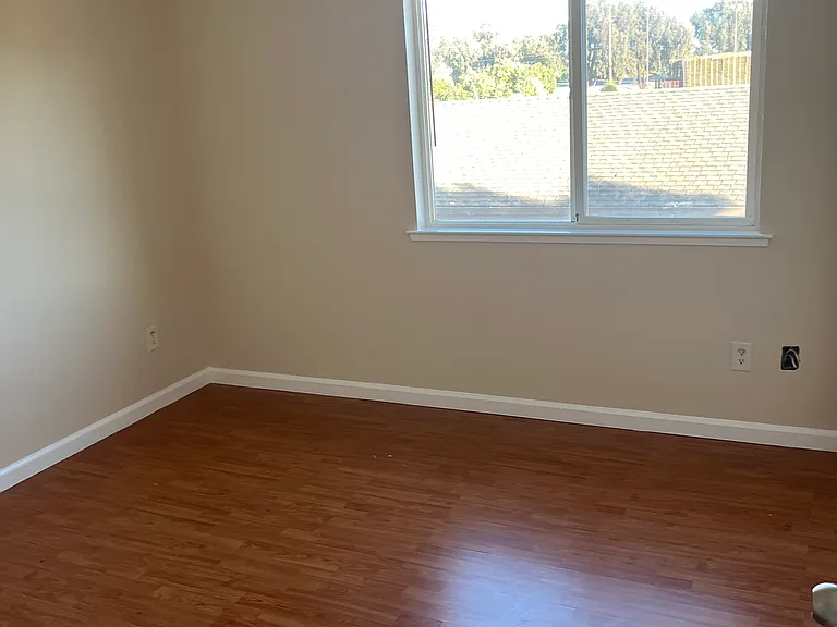 640 E 8th St #204 — Photo 3