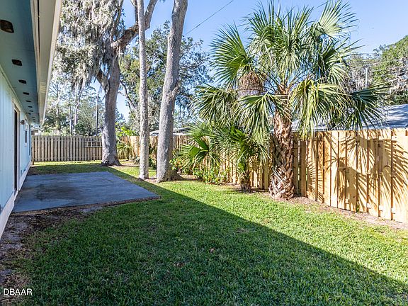 3rd image of 795 E Victoria Cir