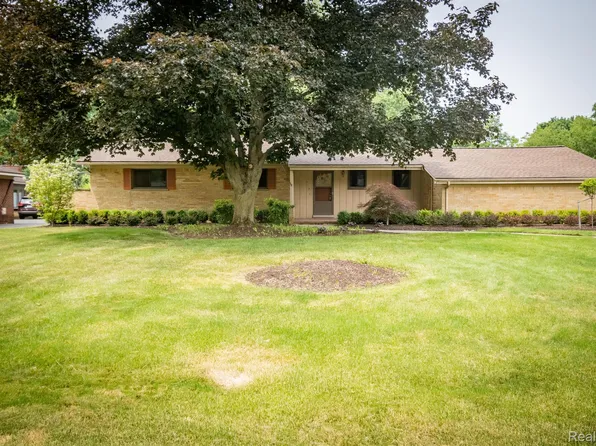 29135 Aranel St, Farmington Hills, MI 48334