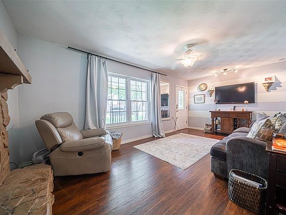 4th image of 110 E Kenwood Dr