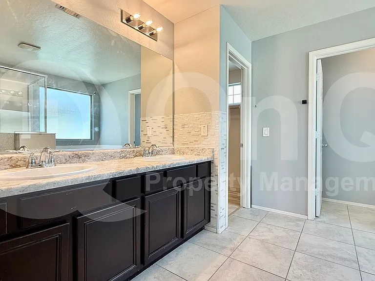 10204 W Lawrence Ln — Photo 23