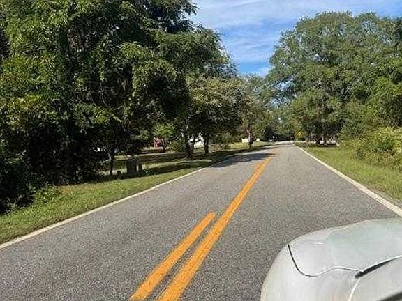 Exterior Neighborhood (street photo)