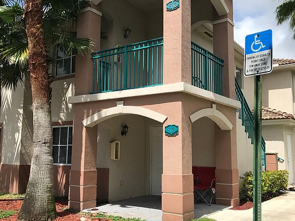5th image of 2920 SE 13th Ave Unit 206
