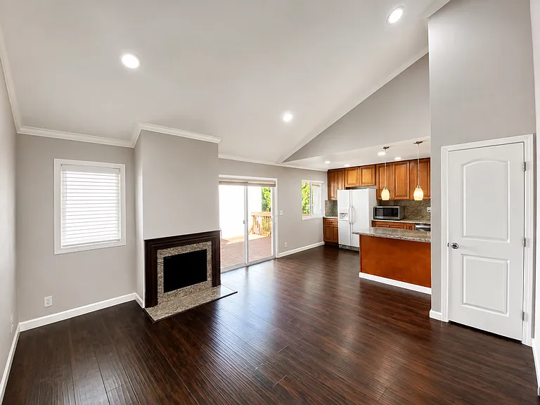 3427 Pennsylvania Cmn — Photo 2