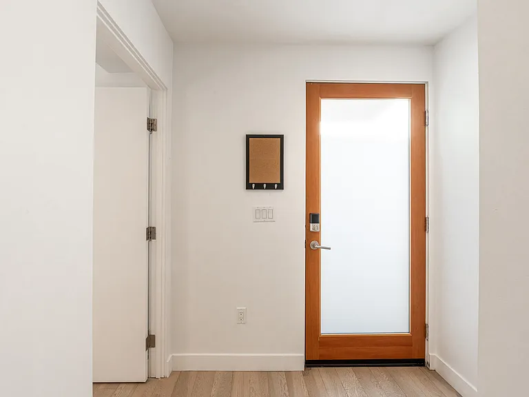644 3/4 N Commonwealth Ave — Photo 22