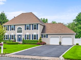 18 Shea Ln, Tinton Falls, NJ 07724