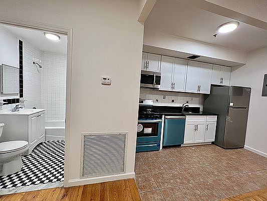 3rd image of 206 Meserole St #4