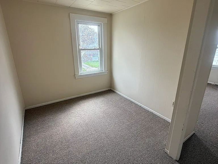 126 Wesley Ave — Photo 8