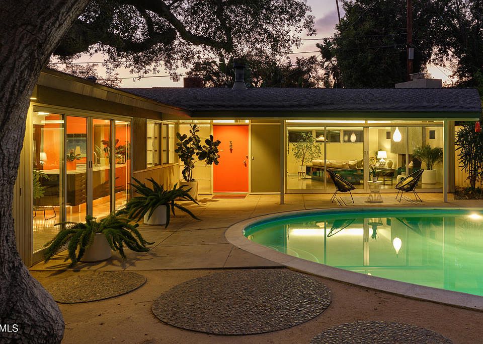 1st image of 2065 Canyon Close Rd