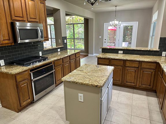 5th image of 12603 Schreiner Ct