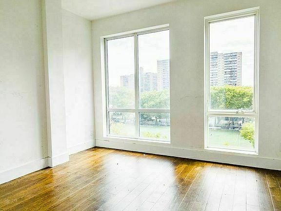 3rd image of 49 Montrose Ave #3R