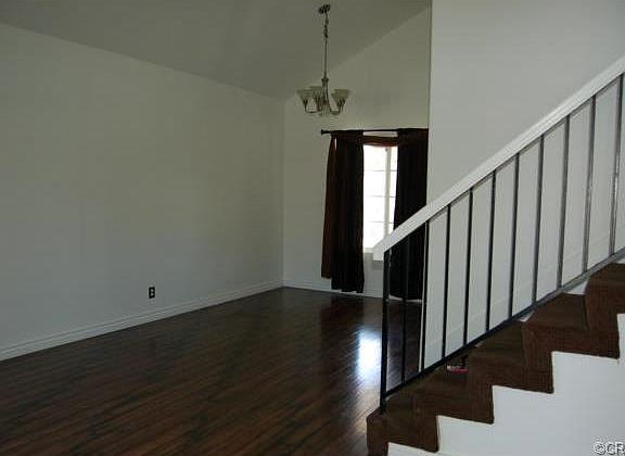 3rd image of 1059 W 56th St