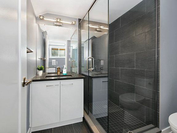 5th image of 17 Merton St #1017931