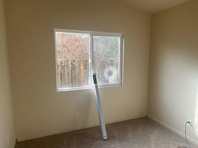 full size bedroom