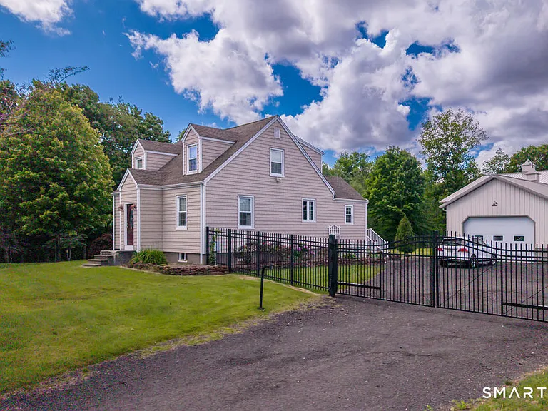 90 Town Line Rd — Photo 4