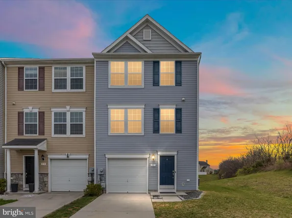 57 Newgate Ct, Falling Waters, WV 25419