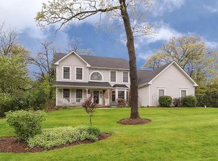 28200 N Lakeview Cir, McHenry, IL 60051