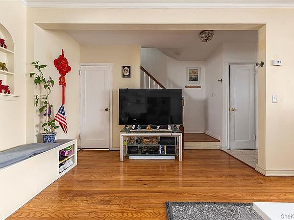 4th image of 6114 Main St