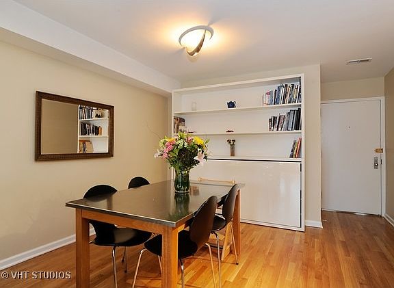 5th image of 2045 N Larrabee St #302