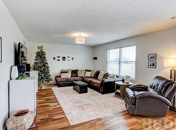 4th image of 104 Creswell Dr