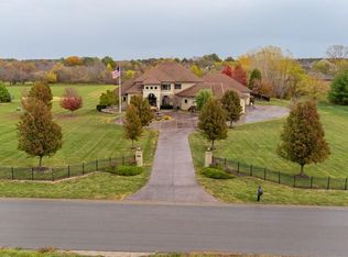 10001 S Stonehaus Dr, Lees Summit, MO 64086