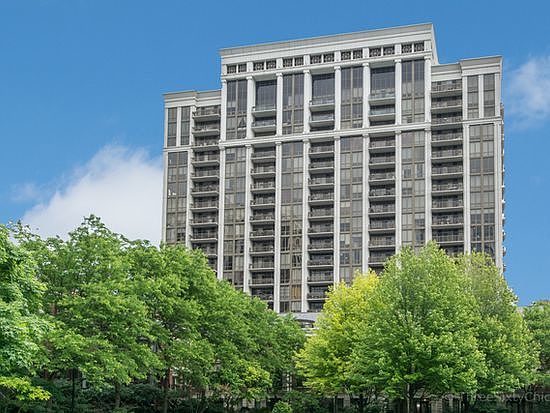 3rd image of 1335 S Prairie Ave Unit 1203