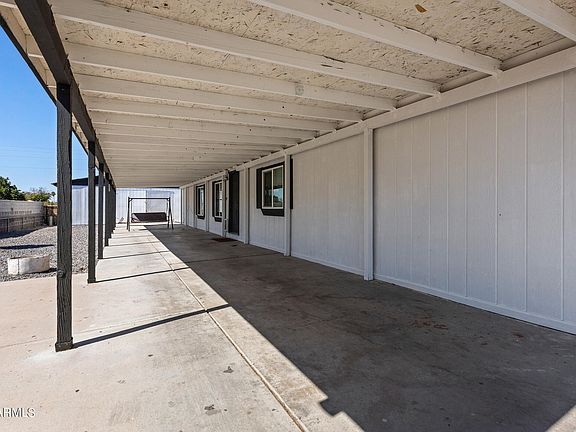 4th image of 226 S 92nd Pl
