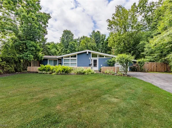 4936 Horizon Dr, Richmond Heights, OH 44143