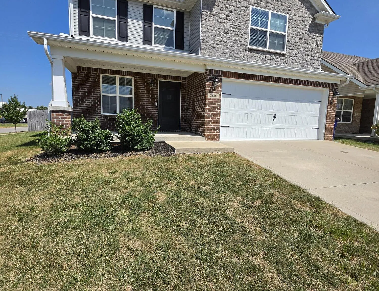 4 bed, 2.5 bath, 2344 sqft, $2,600 — Photo 2