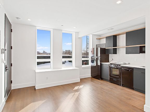 2nd image of 58 Clifton Pl #5A