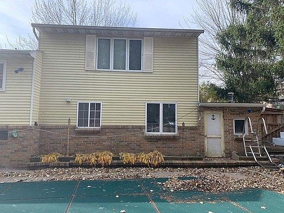 4th image of 8298 Carnation Dr