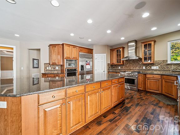 4th image of 107 Wellesley Ln