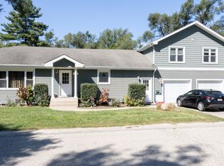 402 Northlake Rd, Lakemoor, IL 60051