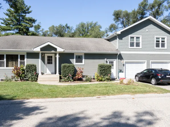 402 Northlake Rd, Lakemoor, IL 60051