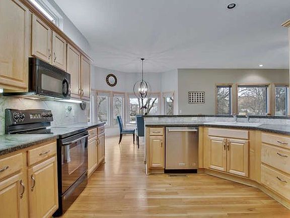 5th image of 715 E Lakecrest Dr