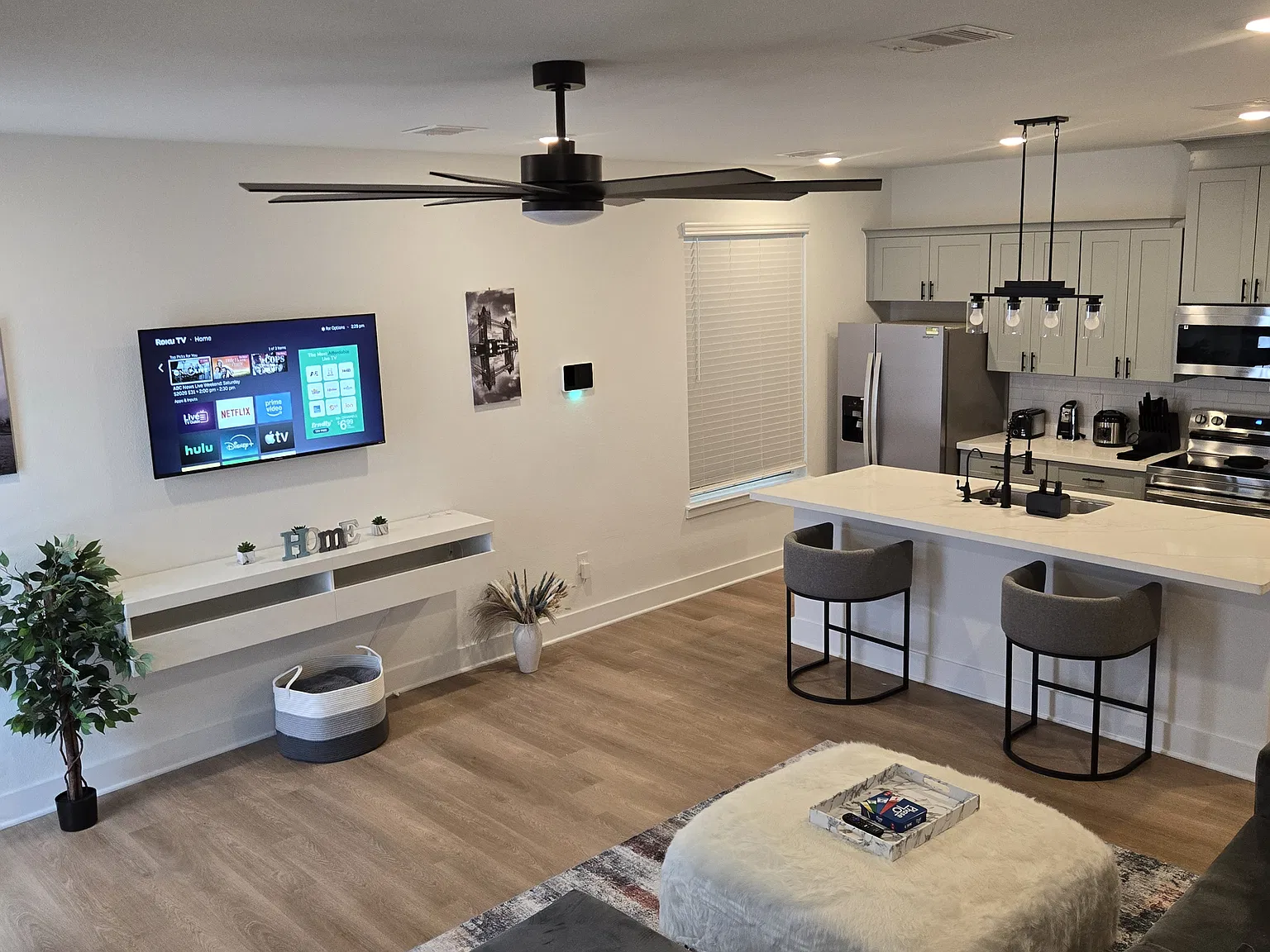 2 bed, 2.5 bath, 1000 sqft, $3,250 — Photo 3