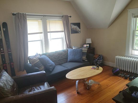 3rd image of 977 Hancock St Unit 2