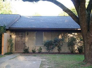 904 N Arcola St, Angleton, TX 77515