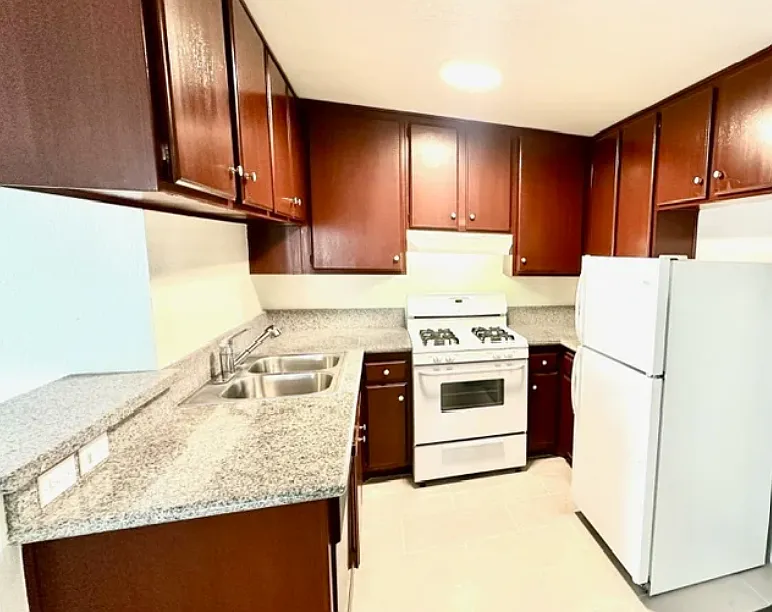 Wilcox Apartments — Photo 4