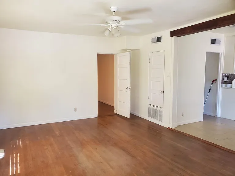 523 N Alameda Blvd #B — Photo 1
