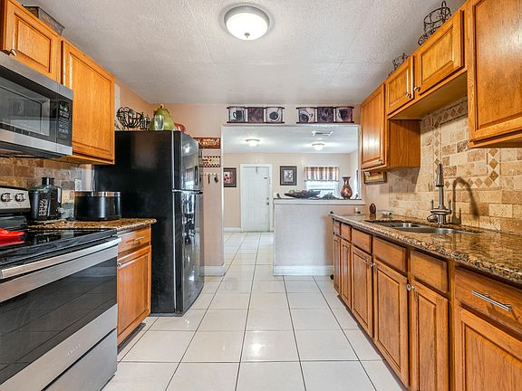 4th image of 801 Summit Boulevard